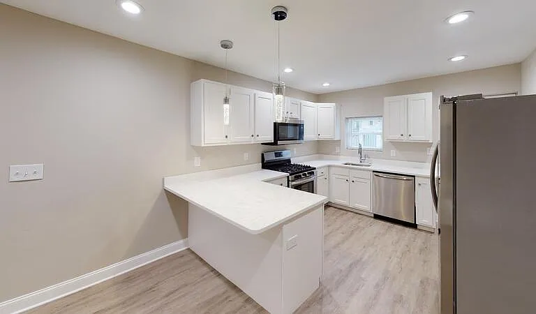 224 N Rose St — Photo 2