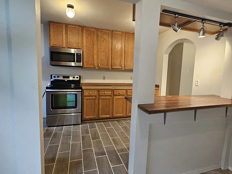 E Elma Hicklin Rd — Photo 16