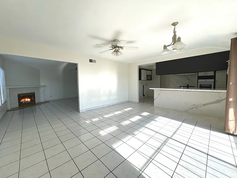 880 N Waverly St — Photo 7