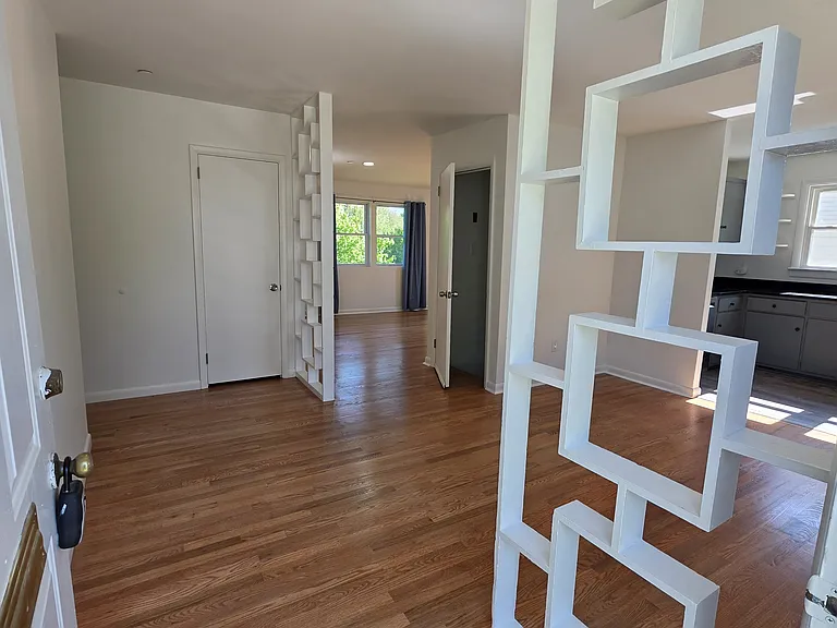 72 Ray St — Photo 4