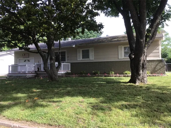 313 SE 15th St, Pryor, OK 74361