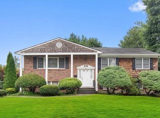 28 Surrey Way, White Plains, NY 10607