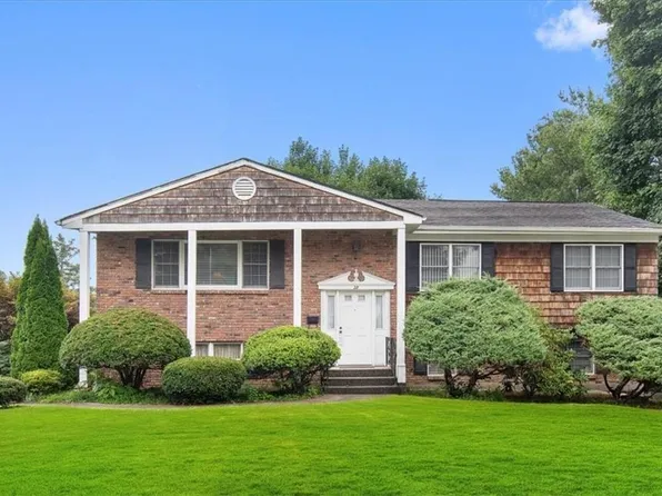28 Surrey Way, White Plains, NY 10607