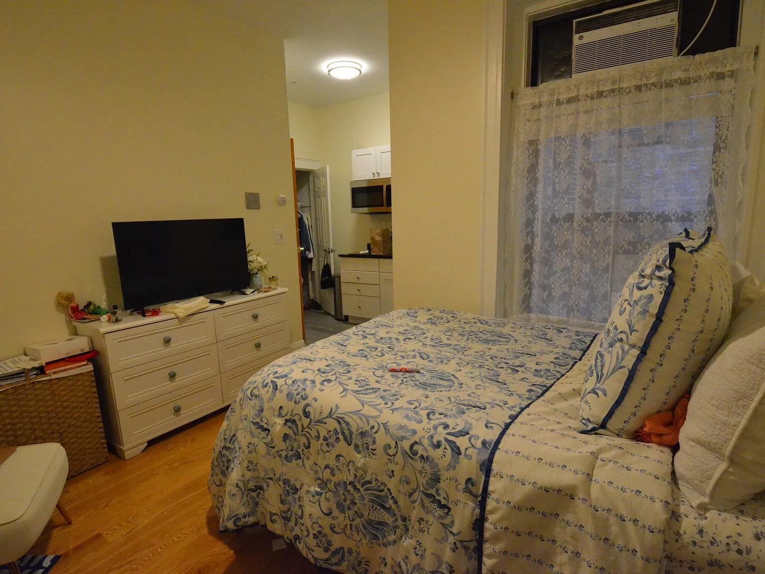 Studio, 450 sqft, $2,500 — Photo 2