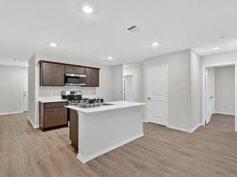 1413 Brook Ln — Photo 6