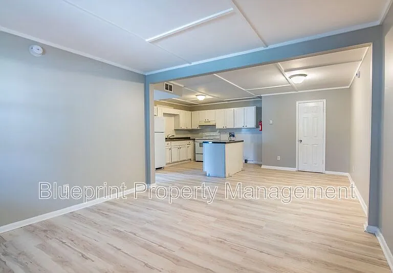 7721 1st Ave S #8 — Photo 1