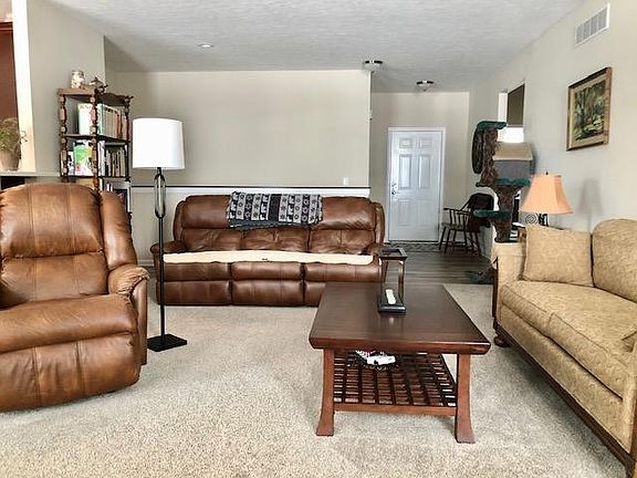 4th image of 107 Ellington Blvd