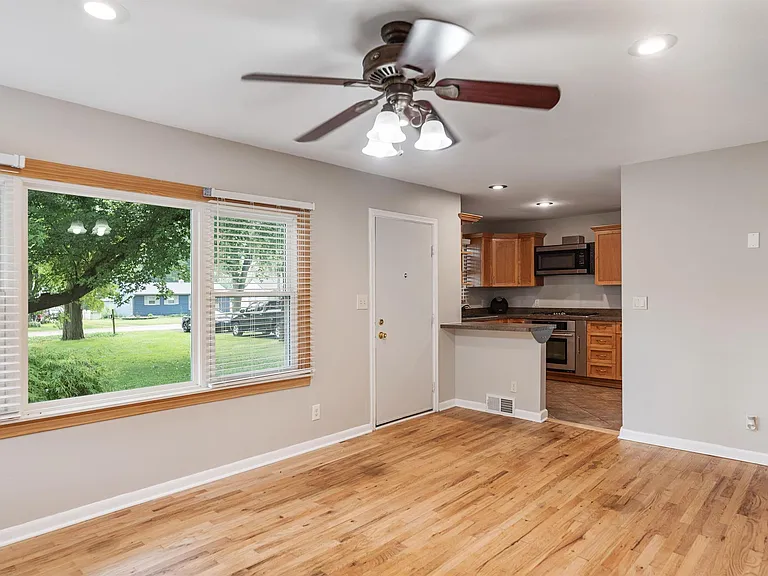 15403 Maxwell Ave — Photo 6