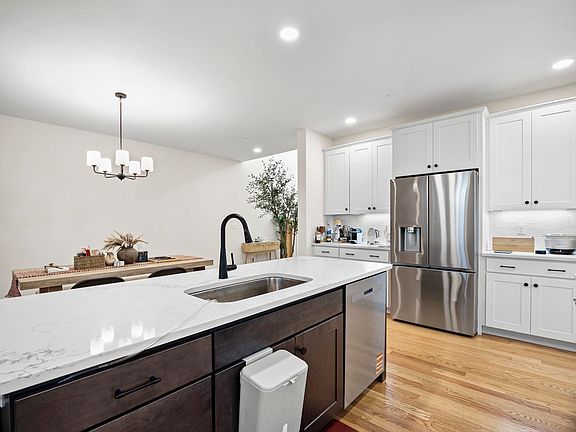 4th image of 44 Sheffield Way #6B