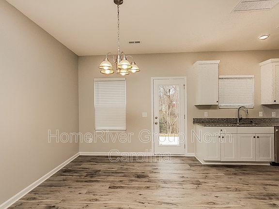 4th image of 820 Caper St