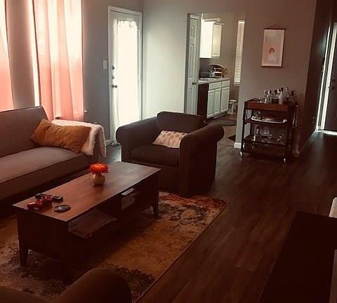 3rd image of 3949 Overlake Dr