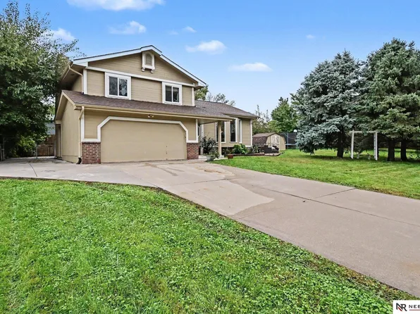 12739 Kansas Ave, Omaha, NE 68164