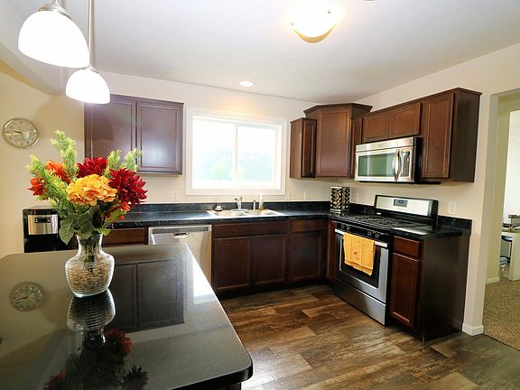 3rd image of 2670 Foxglove Dr