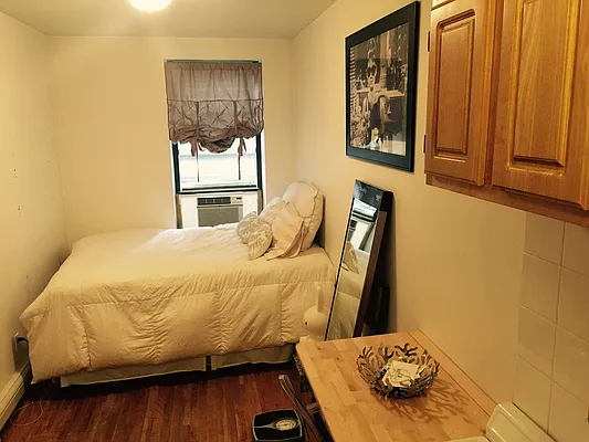 Rented by New York Realty | media 9