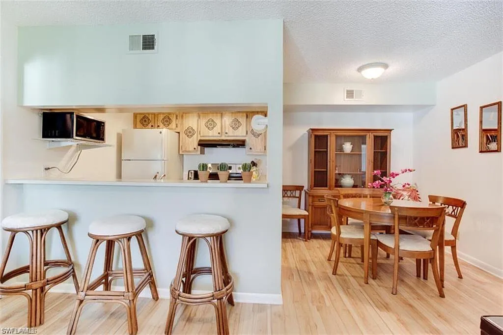 2 bed, 2.0 bath, 735 sqft, $1,400 — Photo 4