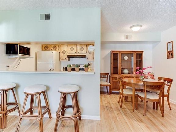 4th image of 4321 27th Ct SW APT 202
