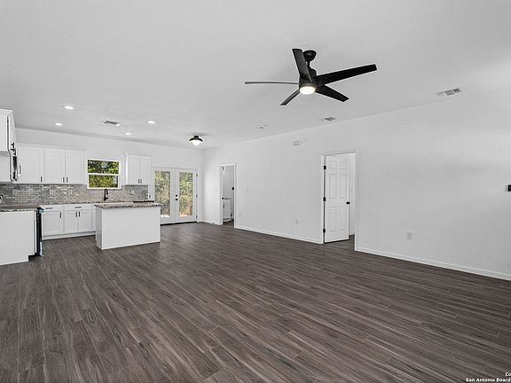 5th image of 1130 Greenhill Dr