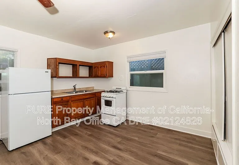 2107B Montgomery Dr — Photo 8