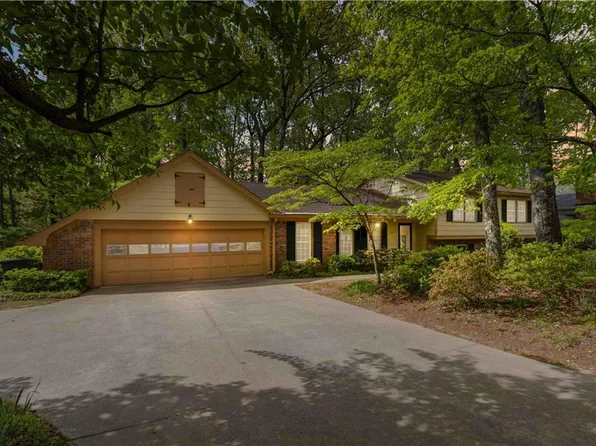 2343 Kings Point Dr, Atlanta, GA 30338