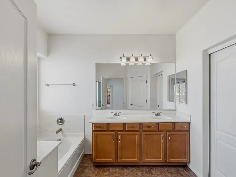 677 W Pizzicato Ln — Photo 28