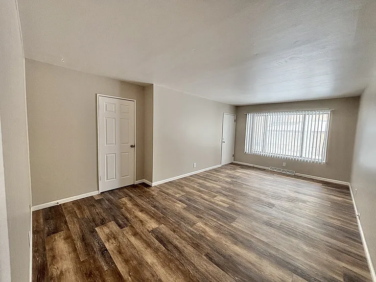 Town's Edge Apartments — Photo 81
