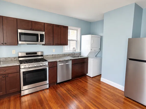 141 Academy Ave #2, Providence, RI 02908