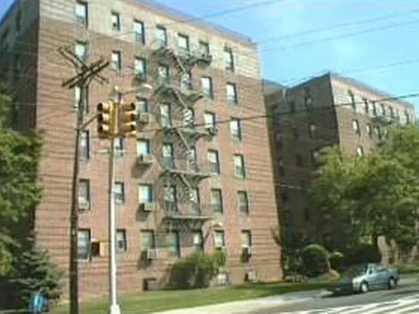 2209 Knapp Street image 1 of 1