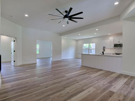5th image of 82 Mountain View Court