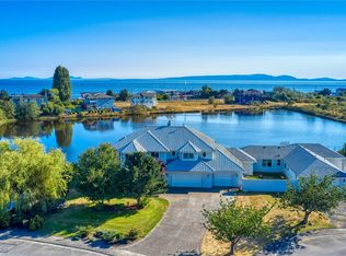 1541 Ocean View Ln, Point Roberts, WA 98281