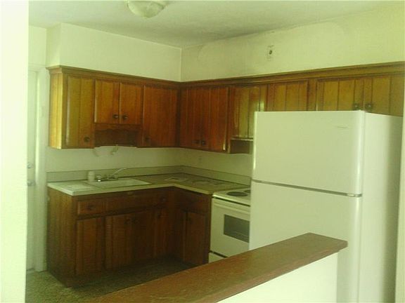 4th image of 826 22nd St