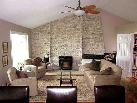 3rd image of 8 Summer Haven Dr