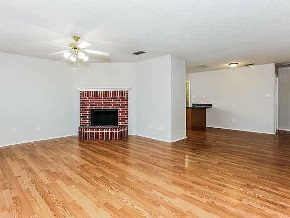 4th image of 617 Sawyer Dr