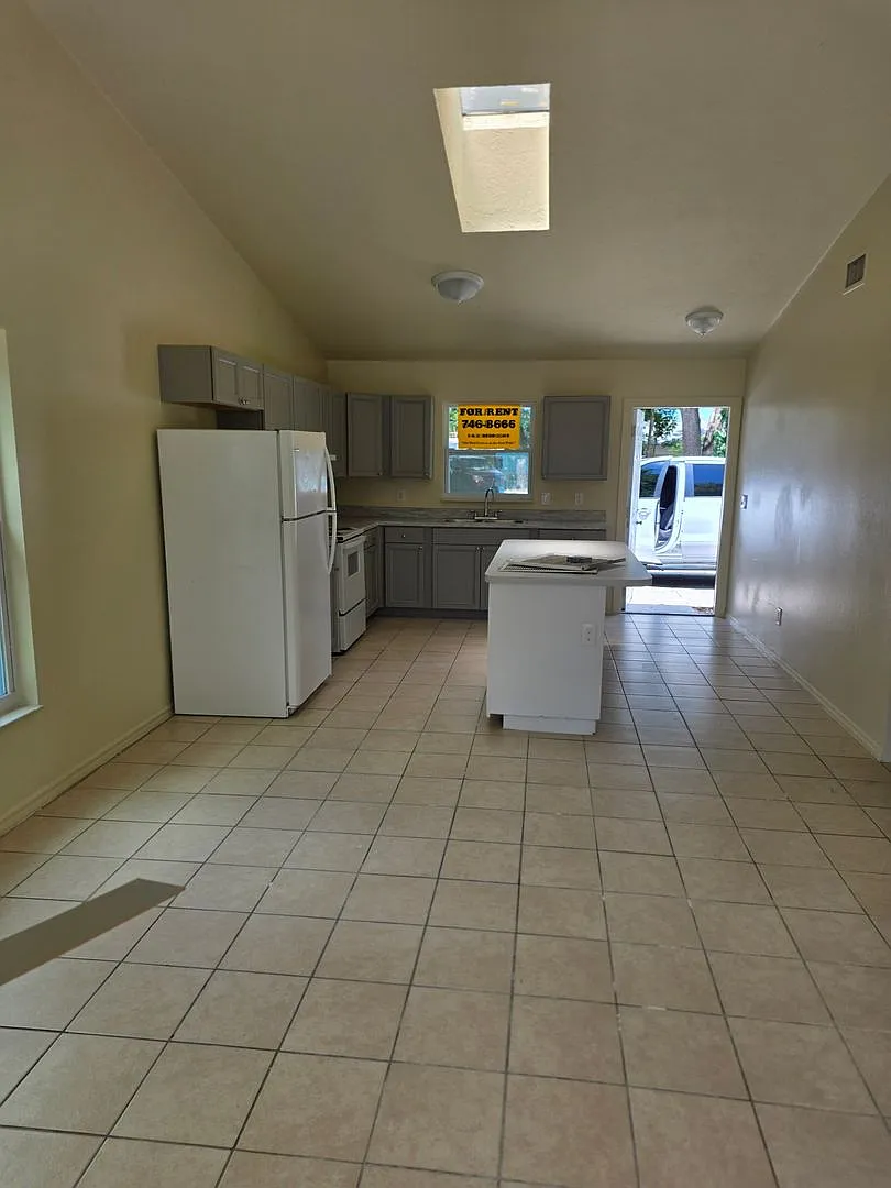 2/1 DUPLEX — Photo 3