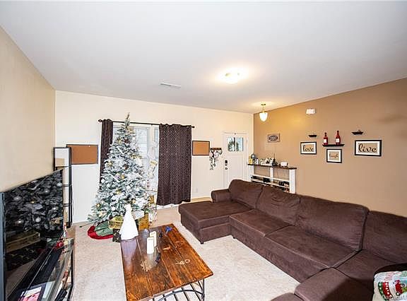 3rd image of 3607 Creekside Dr