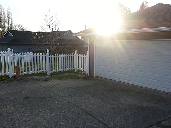 driveway garage, side yard