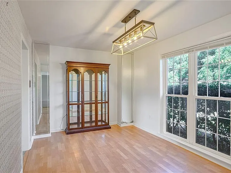 2741 Chelsea Dr — Photo 5