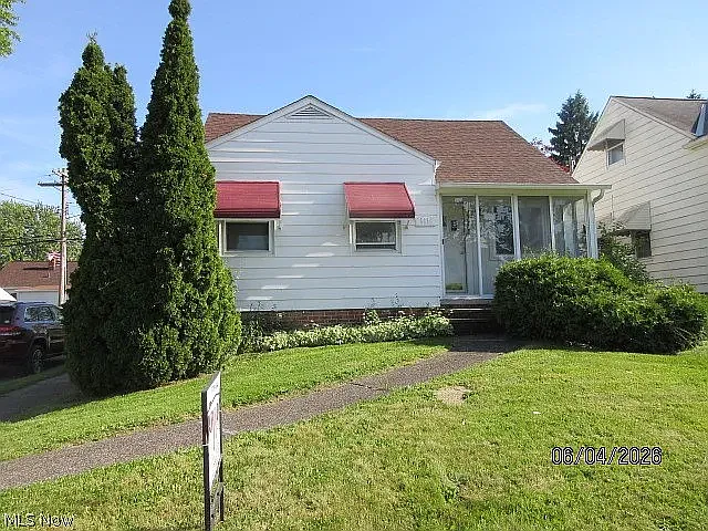 3 bed, 1072 sqft, $2,339 — Photo 1