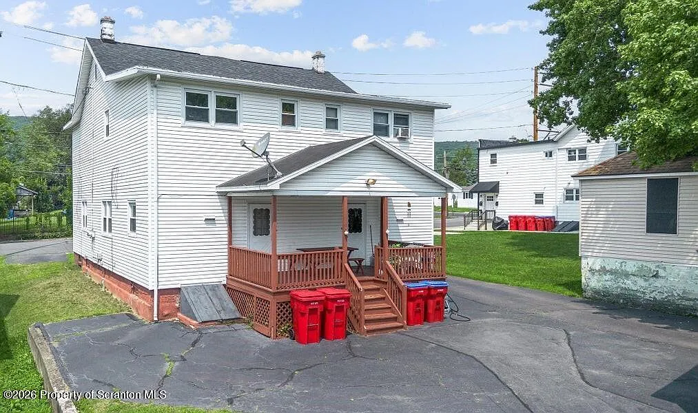 3 bed, 1.0 bath, 1430 sqft, $1,500 — Photo 4