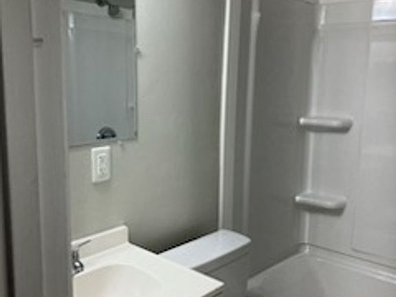 5th image of 130 & 136 Holston Ct #130-01