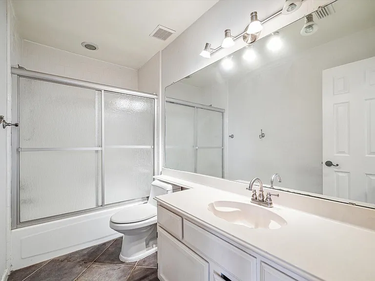 2715 Oakland Dr — Photo 22