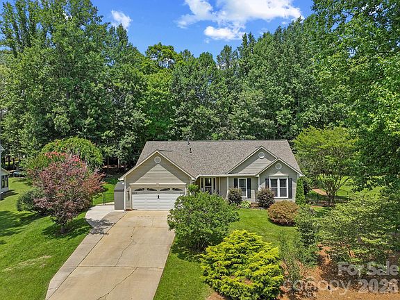 2nd image of 239 Windsor Forest Cir