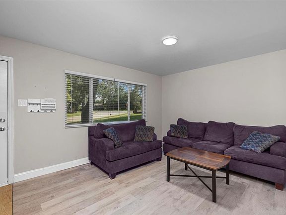 4th image of 9185 Villaridge Ct