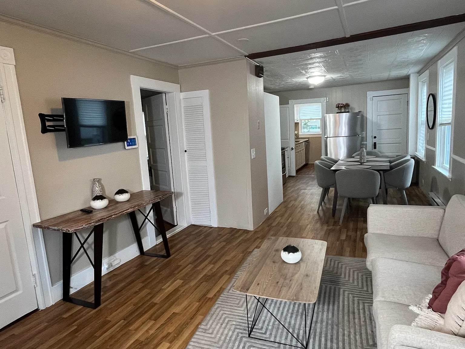 2 bed, 1000 sqft, $2,700 — Photo 4