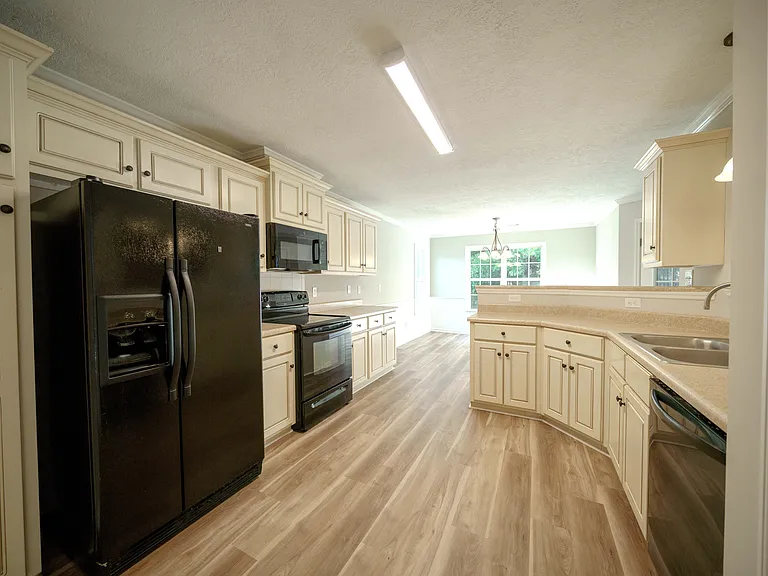 3121 Alexandria Dr — Photo 8
