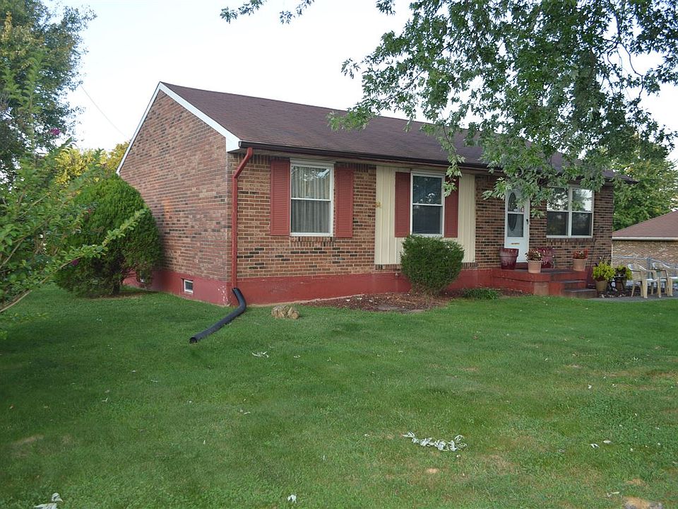 1st image of 1104 S Woodland Dr