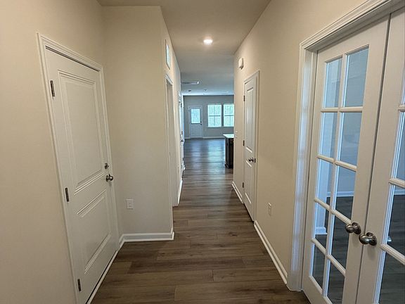 5th image of 916 Bloomington Way