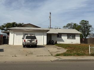 10208 Haven Ln, Hanford, CA 93230
