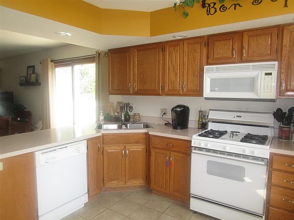 2nd image of 3209 Village Ct