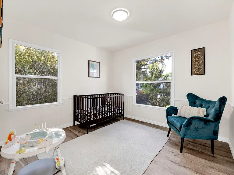 17350 Hamlin St — Photo 18