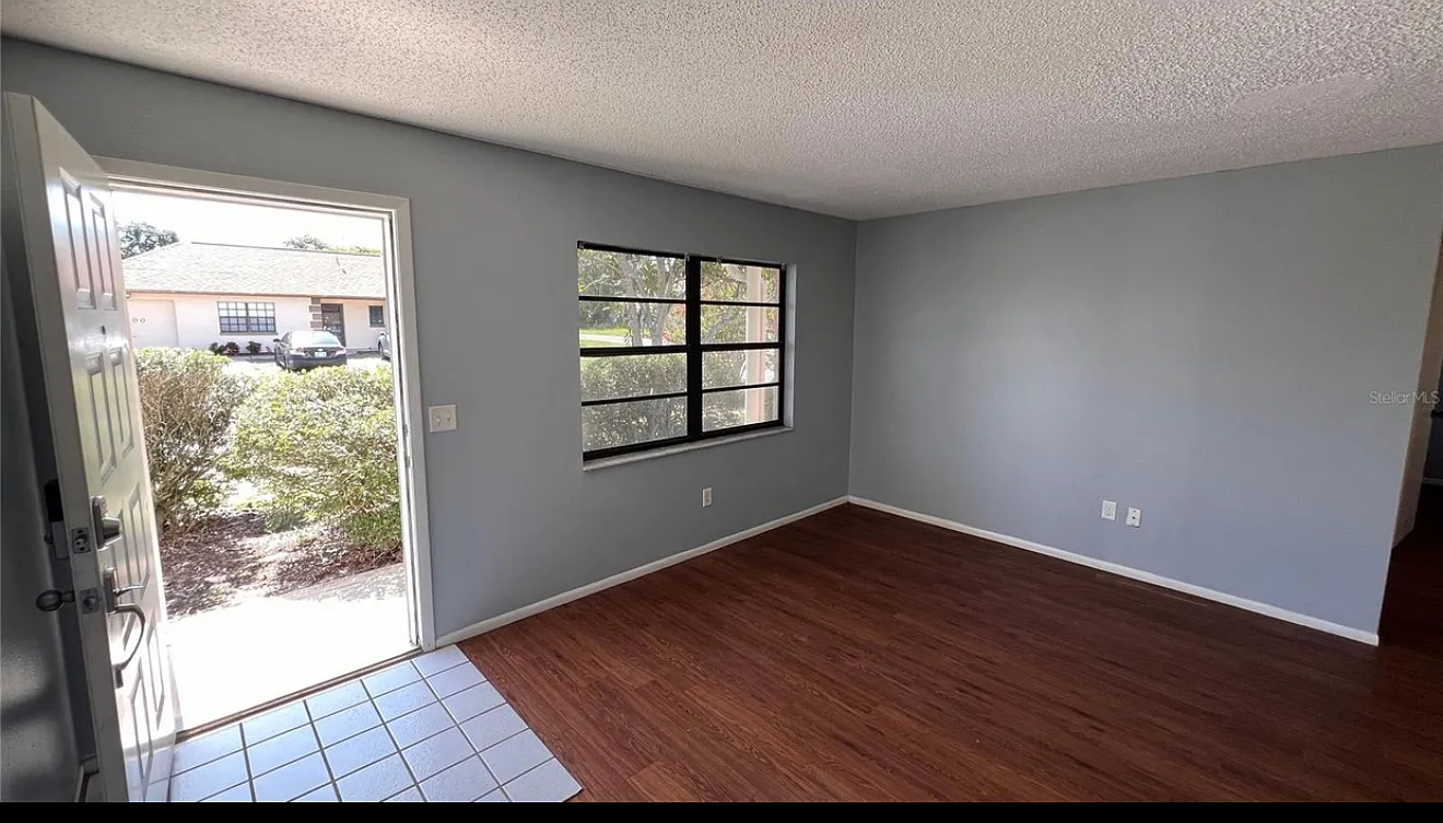 9103 Whitman Lane — Photo 3